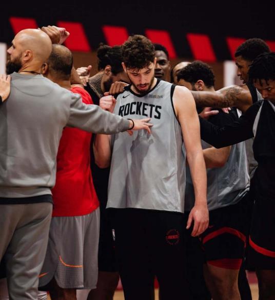 世界杯手机观看-火箭队又伤一人！主场对勇士，20+9+6明星或缺阵，内线仅1人可用