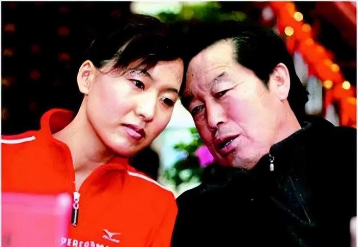 世界杯直播入口合集-“体坛败类”马俊仁有多狠？逼队员集体切阑尾，还亲自为女队员打禁药|马家军|世界大学生运动会|曲云霞|田径比赛|藏獒_新浪体育_新浪新闻