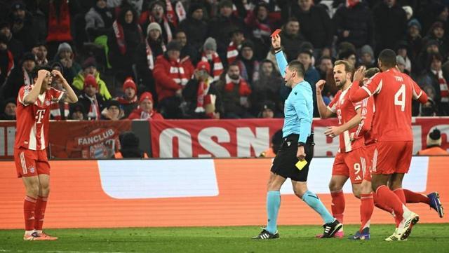 世界杯直播入口合集-金玟哉谈红牌：我确实拉拽了对手，这是一次犯规