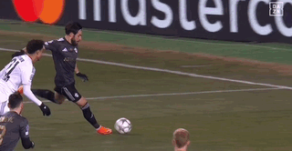 世界杯官方平台下载-法兰克福2-3遭卡拉巴赫读秒绝杀被提前淘汰，卡米洛-杜兰梅开二度