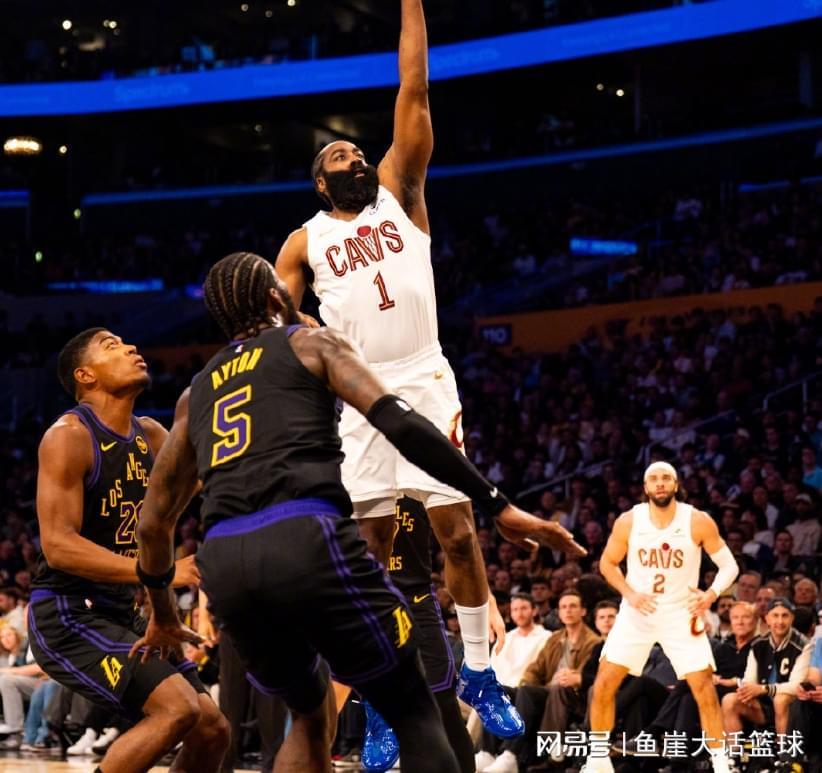 世界杯app下载-NBA最新排名出炉！湖人两队锁定季后赛，火箭能争第5，骑士送温暖