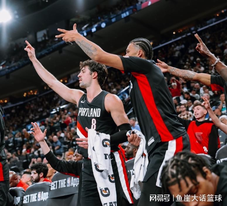 世界杯app下载-NBA最新排名出炉！湖人两队锁定季后赛，火箭能争第5，骑士送温暖